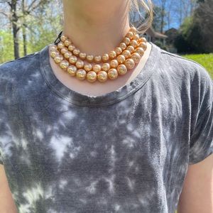 Stunning 3-strand pearl necklace. Fashion jewelry.